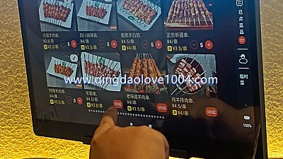 칭다오꼬치집에서 요리주문하기